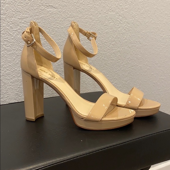 Size 8 & 12 in Women cream High heels - Picture 1 of 8